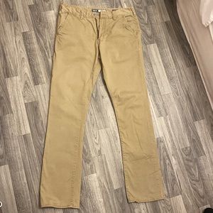 Buckle khaki pants. 30R. Jake Straight